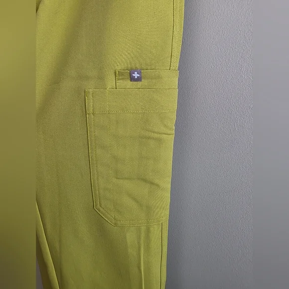 NWT FIGS Moss Green Scrub Set • Catarina Top • Petite High Waisted Yola Pants • - Picture 11 of 16